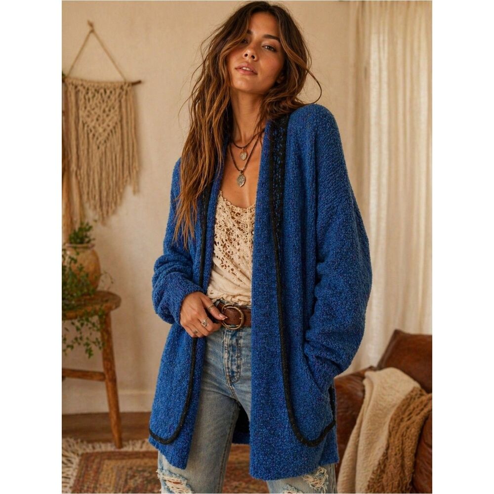 Vintage 90’s chunky electric blue knit sweater puffy sleeves and fun pockets  L